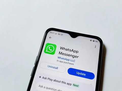 Central Java Indonesia July 23, 2025: WhatsApp application on play store. Foto stock