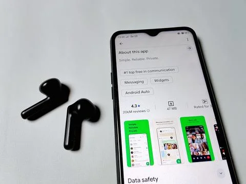 Central Java Indonesia July 23, 2025: WhatsApp application on play store. Foto stock