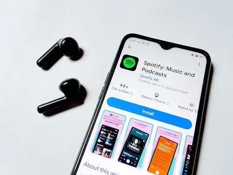 Central Java Indonesia July 23, 2025: Spotify app on play store. 库存照片