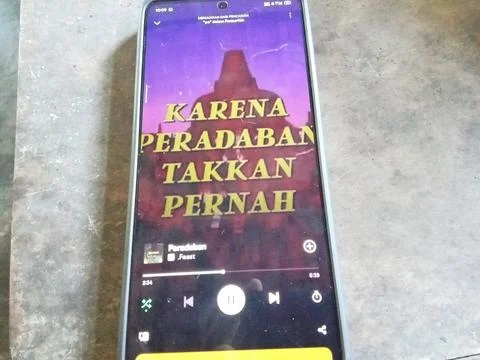 Central Java, Indonesia June 26 2024: smartphone screen display, Spotify app Stockfoto's