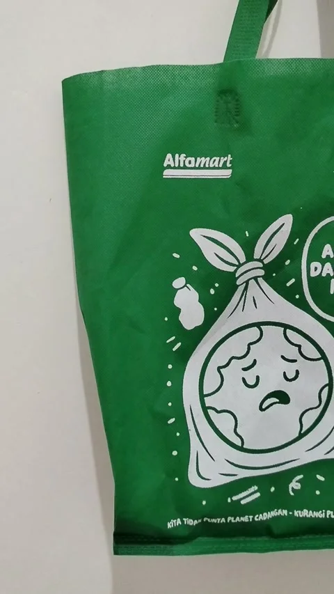 Central Java, Indonesia, March 28, 2026: Green campaign by Alfamart featuring 動画素材 332625832