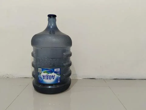 Central Java Indonesia March 28, 2026: Empty water gallon bottles from Aqua, a s Stockfoto's