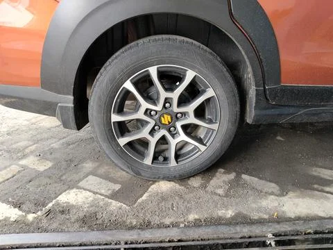 Central Java, Indonesia, March 3, 2026: Close-up photo of Suzuki XL7 tires  Stock-Fotos