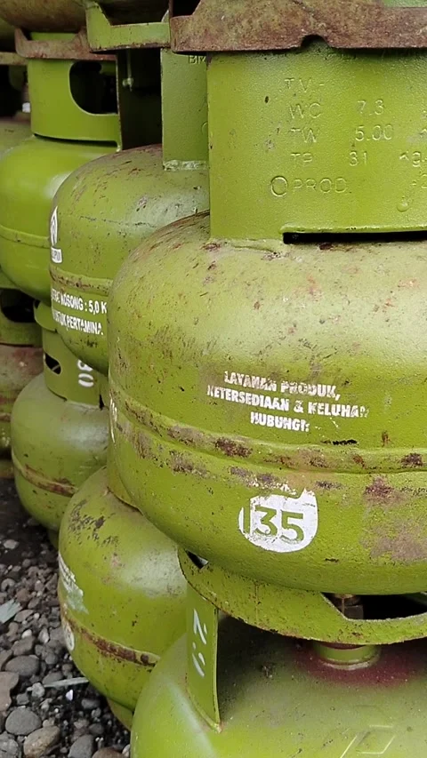 Central Java Indonesia March 5, 2026: Green 3 kg LPG gas cylinder commonly used  Stock Footage 330771384