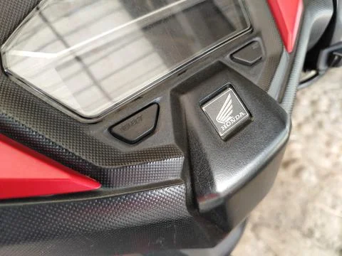 Central Java, Indonesia, March 8, 2026: Automatic scooter dashboard speedometer  Stock-Fotos