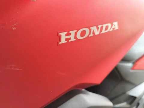 Central Java, Indonesia, March 8, 2026: Red Honda Vario 160 parked outdoors Stock-Fotos