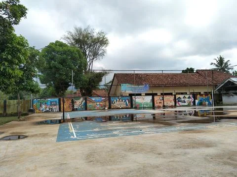 CENTRAL JAVA INDONESIA - MAY 16, 2026: An empty outdoor school sports court feat 스톡 사진