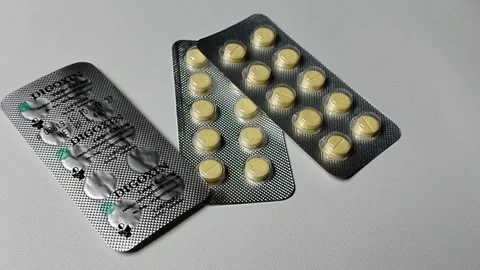 Central Java, Indonesia, May 6, 2026: Digoxin is a medication used to treat hear Vídeos de archivo 334326034