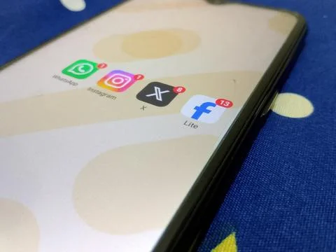 Central Java Indonesia November 12, 2025: Social media application icons Foto stock