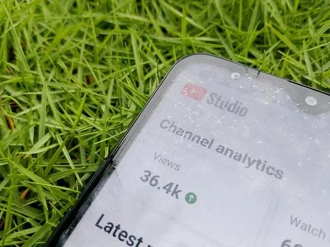 Central Java Indonesia November 27, 2025: channel analytics view in the YouTube  库存照片