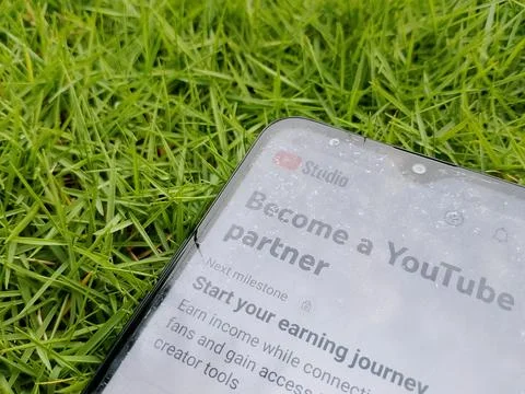 Central Java Indonesia November 27, 2025: channel analytics view in the YouTube  Stockfoto's