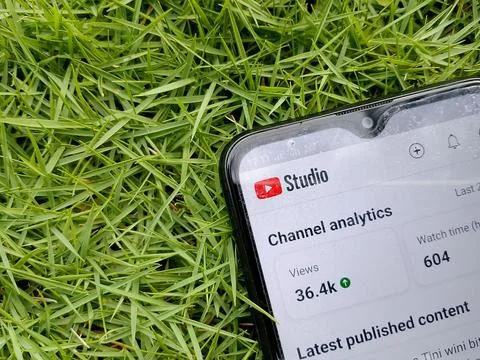 Central Java Indonesia November 27, 2025: channel analytics view in the YouTube  库存照片