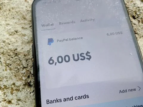 Central Java Indonesia November 27, 2025: Balance in the PayPal application. Foto stock