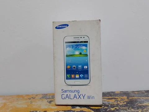 Central Java Indonesia October 21, 2025: Samsung cellphone packaging box. Foto stock
