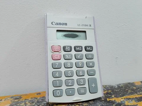 Central Java Indonesia October 21, 2025: CANON POCKET CALCULATOR LC 210Hi III Фото