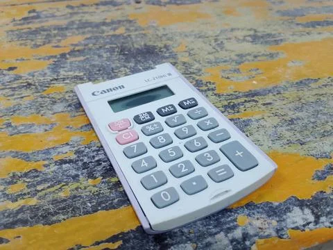 Central Java Indonesia October 21, 2025: CANON POCKET CALCULATOR LC 210Hi III Фото