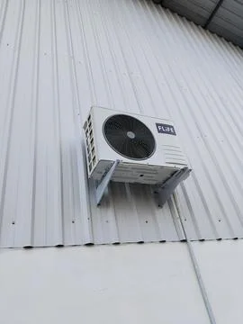 Central Java Indonesia September 1 2026: HVAC system installation showing a whit 库存照片