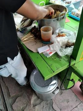 Central Java Indonesia September 15 2026: Unrecognizable street food vendor  库存照片