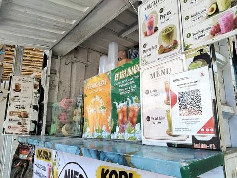 Central Java INDONESIA - SEPTEMBER 20, 2026]: A local street beverage stall  스톡 사진