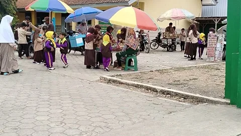 Central Java, Indonesia, September 25, 2026: Indonesian elementary and kindergar 動画素材 346533419