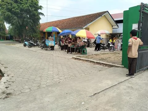 Central Java, Indonesia, September 25, 2026: Indonesian elementary and kindergar Foto stock