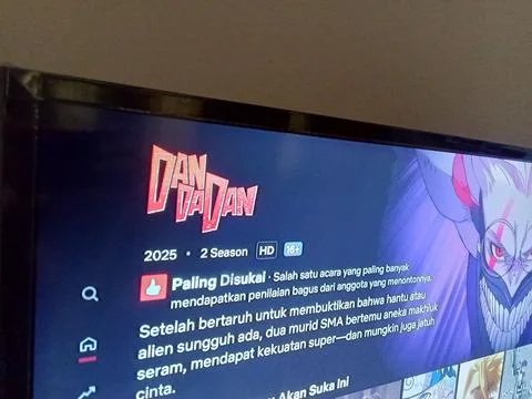Central Java Indonesia September 28, 2025: Dandadan anime on Netflix streami Stock-Fotos