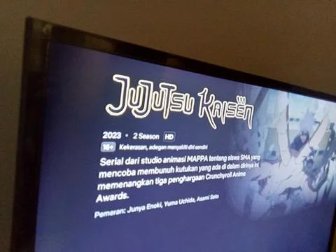 Central Java Indonesia September 28, 2025: Jujutsu kaisen anime on Netflix strea 스톡 사진