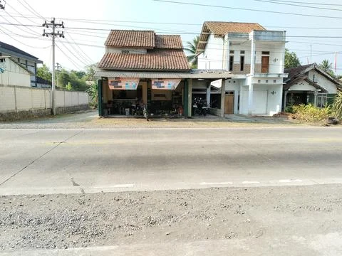 CENTRAL JAVA, INDONESIA - SEPTEMBER 28, 2026: A traditional roadside motorcycle  Фото