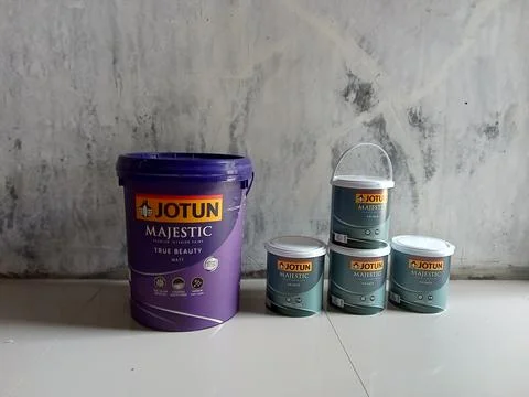 Central Java, Indonesia, September 29, 2025: Jotun brand wall paint. Stockfoto's