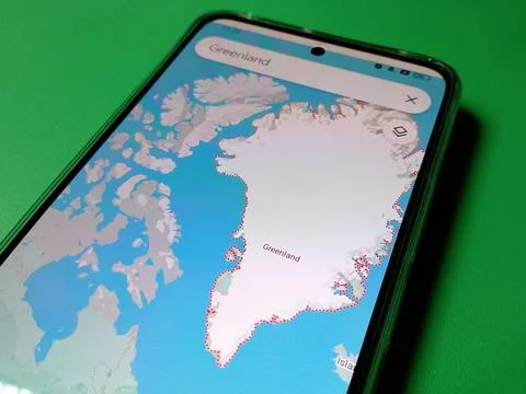 Central Java January 23, 2026: Closeup of Smartphone view of Greenland region  Foto stock