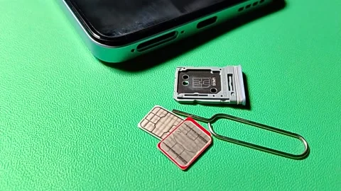 Central Java January 30, 2026: Hybrid slot sim card, sim ejector ,smartphone. 스톡 동영상 328524542