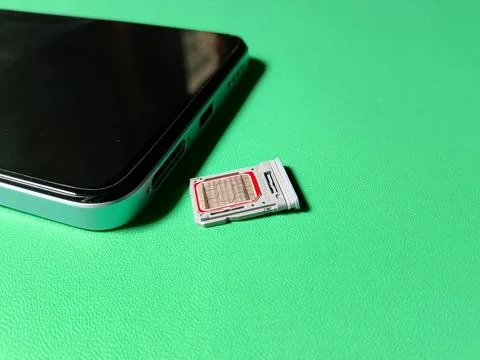 Central Java January 30, 2026: Hybrid slot sim card, smartphone. Stock-Fotos