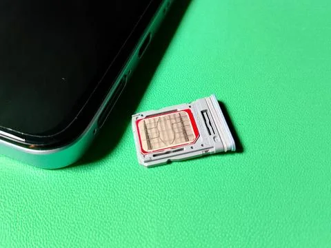 Central Java January 30, 2026: Hybrid slot sim card, smartphone. Stock-Fotos