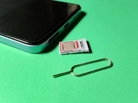 Central Java January 30, 2026: Hybrid slot sim card, sim ejector ,smartphone. Foto stock