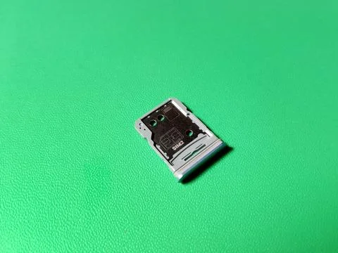 Central Java January 30, 2026: Hybrid slot sim card, smartphone. Stock-Fotos