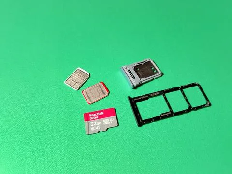 Central Java January 30, 2026: sim card slot, memory card, smartphone. Stock-Fotos