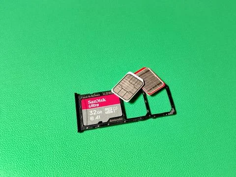 Central Java January 30, 2026: sim card slot, memory card, smartphone. Foto stock