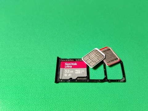 Central Java January 30, 2026: sim card slot, memory card, smartphone. Stock-Fotos