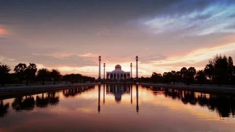 Central Mosque  with a beautiful sky in the evening 库存影片 253554631