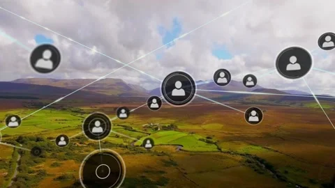 Central node pulsing and expanding, drawing lines while user icons spawning to Stock Footage 330004498