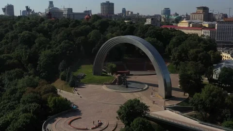 Central part of the city and the arch of friendship of peoples Stock-Footage 189888918