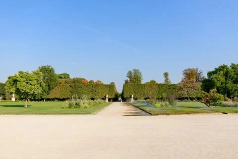 Central path and manicured hedges in Jardin des Tuileries, Paris, France. Stock-Fotos