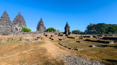 A central path crosses dry temple grounds toward the historic spires of the.. Stock-Fotos