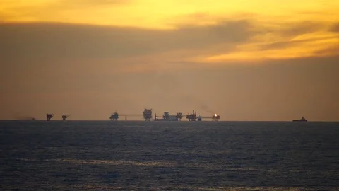 Central processing platform (cpp) in the middle of the ocean Vídeo Stock 76851576