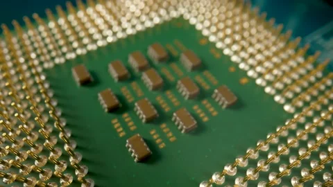 The central processing unit of a computer motherboard. The microprocessor Vídeo Stock 182402731