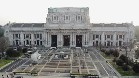 Central Railway Station, Piazza Duca D'Aosta, Pirellone 動画素材 240415730