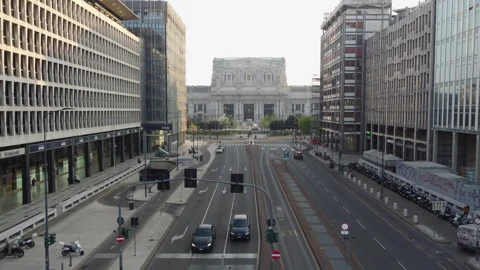 Central Railway Station, Piazza Duca D'Aosta, Pirellone 動画素材 240417261
