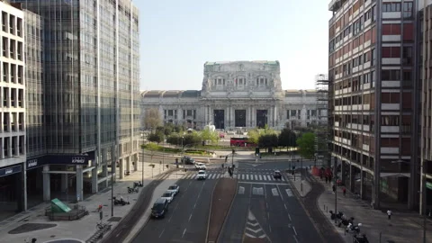 Central Railway Station, Piazza Duca D'Aosta, Pirellone 動画素材 240417562