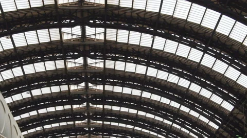 Central station of Milan with train stopped Video stock 142138172