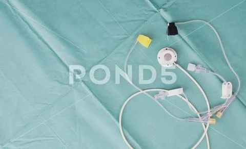 Photograph: Central venous access device and needle #83172807